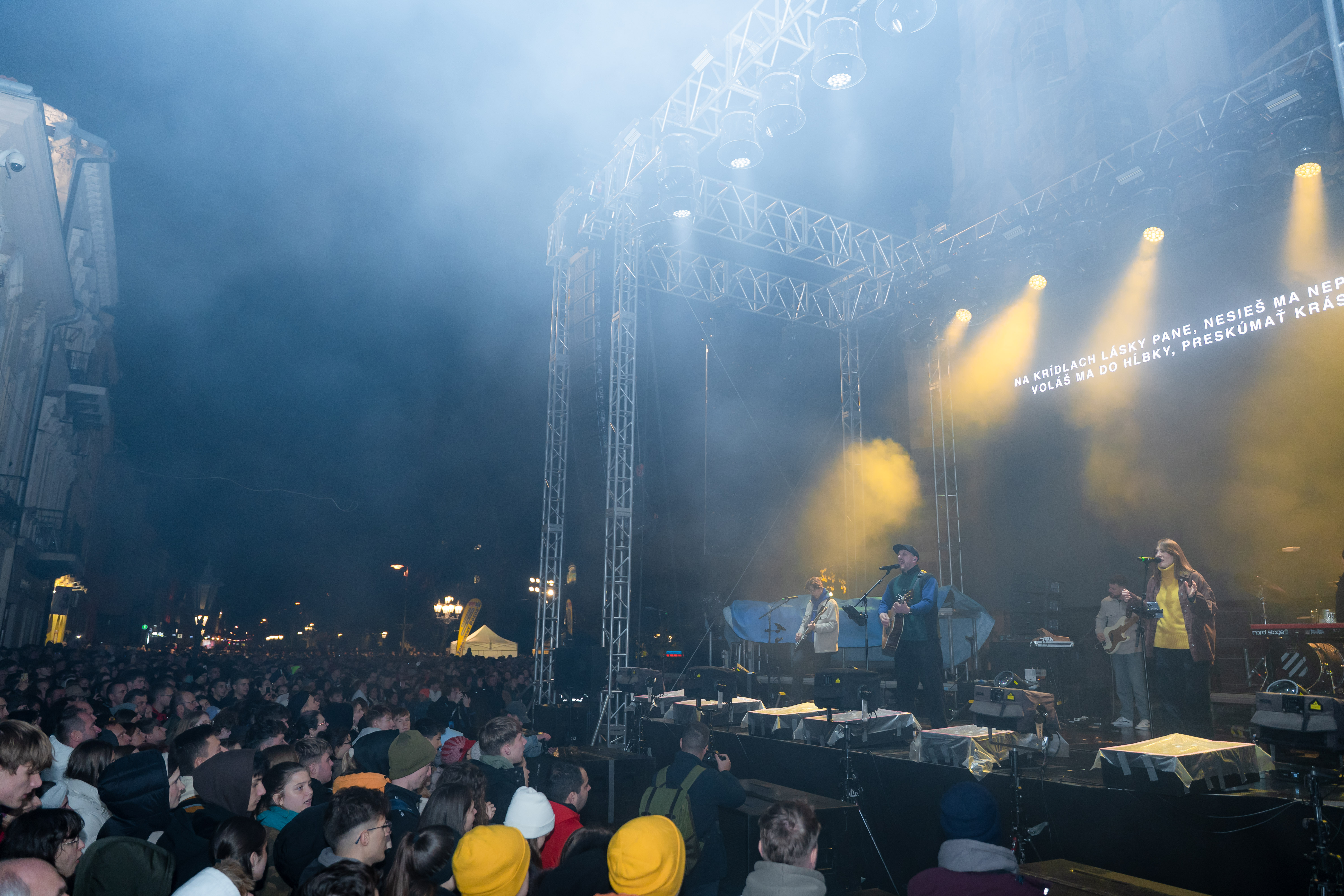 Stretnutie mladeze s arcibiskupom Bernardom Boberom a DJ-7